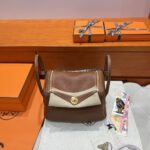 Lindy 26 | 37 Gold Clemence Leather | Gold Hardware | 26×18×12cm - Image 5