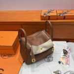 Lindy 26 | 37 Gold Clemence Leather | Gold Hardware | 26×18×12cm - Image 7