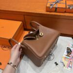 Lindy 26 | 37 Gold Clemence Leather | Gold Hardware | 26×18×12cm - Image 12