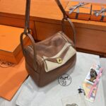 Lindy 26 | 37 Gold Clemence Leather | Gold Hardware | 26×18×12cm - Image 17