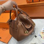 Lindy 26 | 37 Gold Clemence Leather | Gold Hardware | 26×18×12cm - Image 19