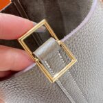 Picotin Lock 18 | Etoupe Clemence Leather | Gold Hardware | 18×13×18cm - Image 16