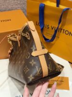 Carryall BB Monogram Handbag | Classic Color | 17×10×26cm - Image 3