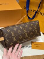 Carryall BB Monogram Handbag | Classic Color | 17×10×26cm - Image 5