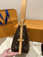 Carryall Small Monogram Handbag | Classic Color | 24×12×29cm - Image 3