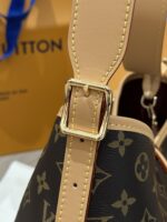 Carryall Small Monogram Handbag | Classic Color | 24×12×29cm - Image 9