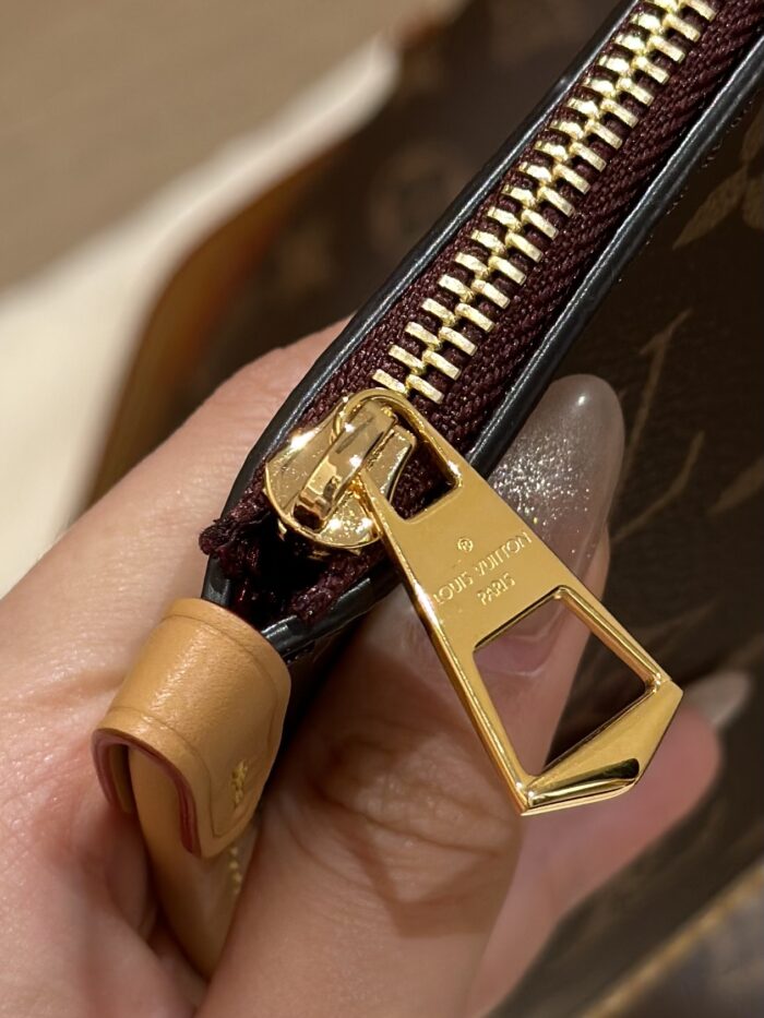 Carryall Medium Monogram Handbag | Classic Color | 30×15×39cm - Image 15