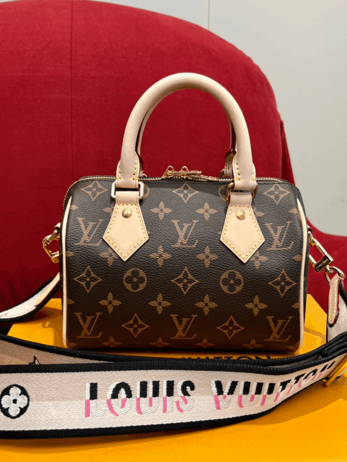 Speedy Bandoulière 20 Monogram Handbag | Black | 13.5×12×20.5cm - Image 1