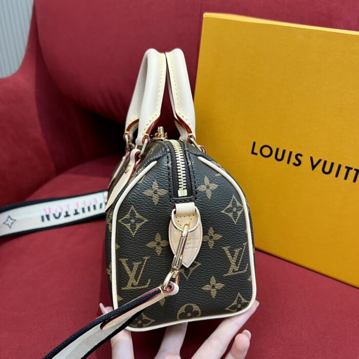 Speedy Bandoulière 20 Monogram Handbag | Black | 13.5×12×20.5cm - Image 4