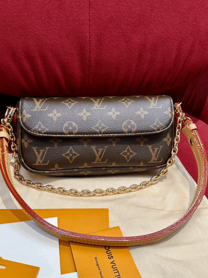 WALLET ON CHAIN IVY Monogram Handbag | Classic Color | 12×4.3×23.5cm - Image 1
