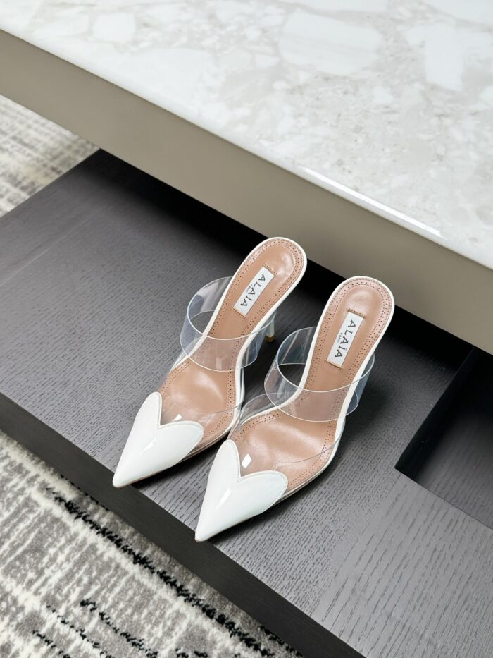 White Le Cœur Mules in Patent Calfskin – Timeless Elegance with a Modern Twist - Image 4