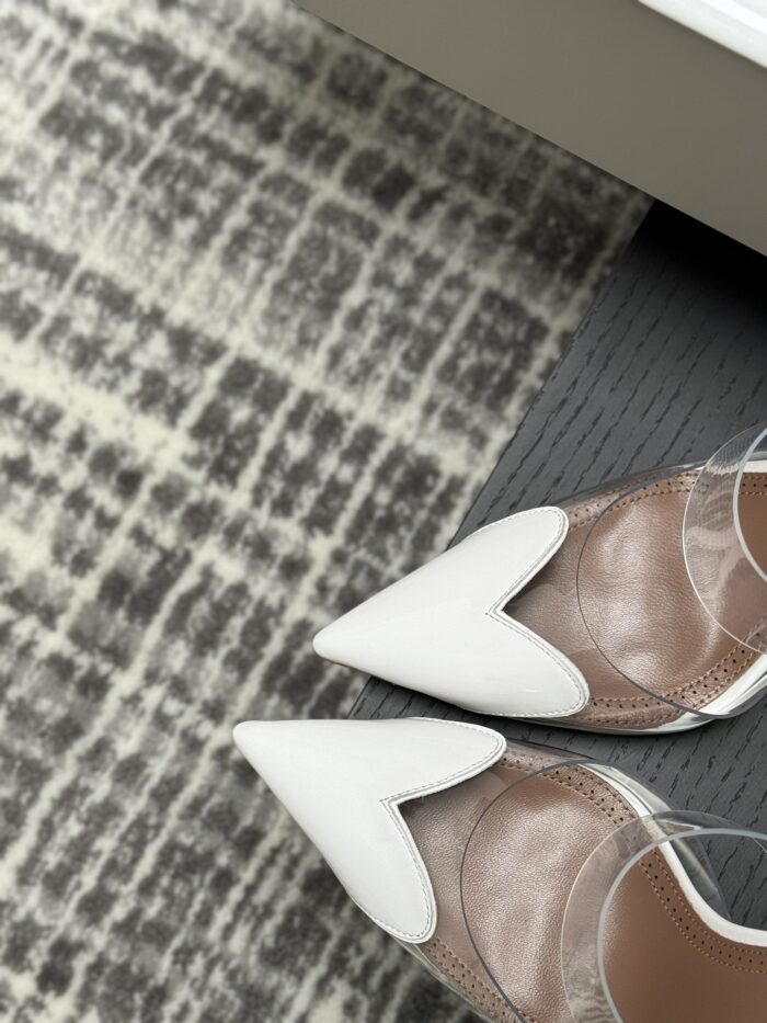 White Le Cœur Mules in Patent Calfskin – Timeless Elegance with a Modern Twist - Image 8