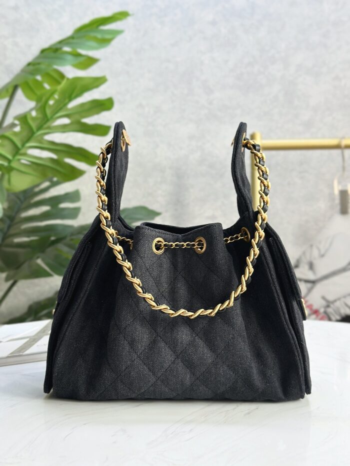 CHANEL 25 Medium Handbag | Black | Glossy Creased Calfskin & Gold & Ruthenium Metal | 40 x 30 x 15 cm - Image 3