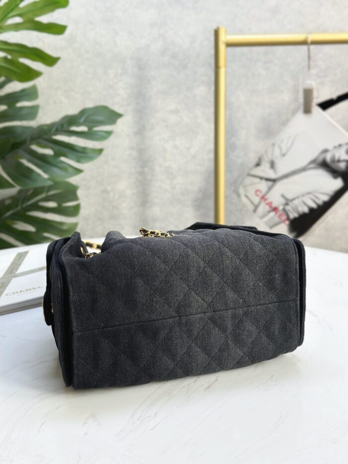 CHANEL 25 Medium Handbag | Black | Glossy Creased Calfskin & Gold & Ruthenium Metal | 40 x 30 x 15 cm - Image 5