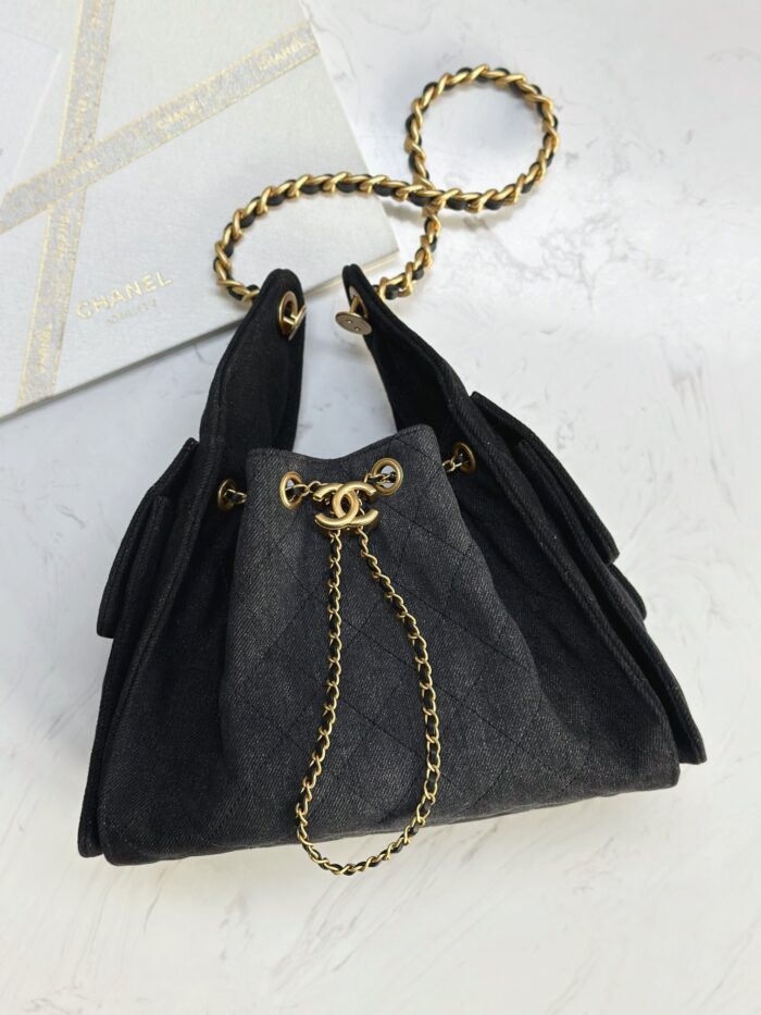 CHANEL 25 Medium Handbag | Black | Glossy Creased Calfskin & Gold & Ruthenium Metal | 40 x 30 x 15 cm - Image 9