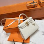 Kelly 25 Bag – Craie with Gold Hardware, 25×17×7 cm, Epsom Leather from France - Image 2