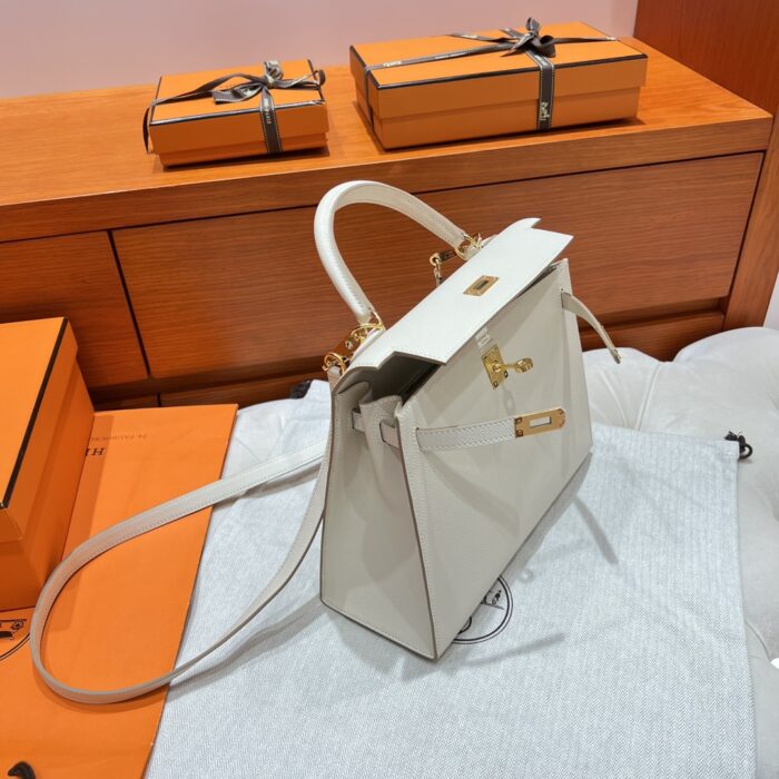 Kelly 25 Bag – Craie with Gold Hardware, 25×17×7 cm, Epsom Leather from France - Image 8