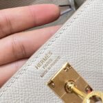 Kelly 25 Bag – Craie with Gold Hardware, 25×17×7 cm, Epsom Leather from France - Image 9