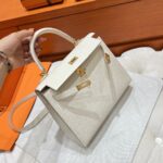 Kelly 25 Bag – Craie with Gold Hardware, 25×17×7 cm, Epsom Leather from France - Image 15