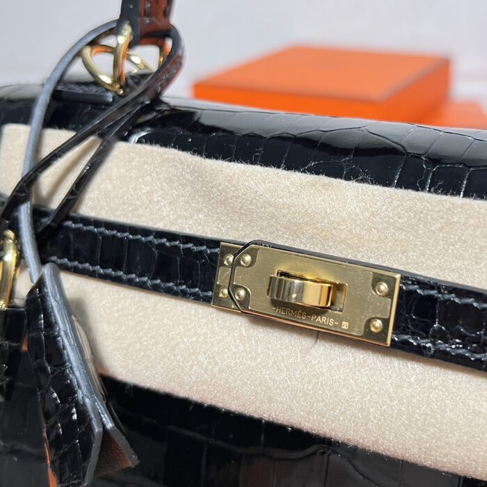 Kelly 25 Bag – Noir with Gold Hardware, 25×20×13 cm, Matte Alligator Leather from France - Image 10