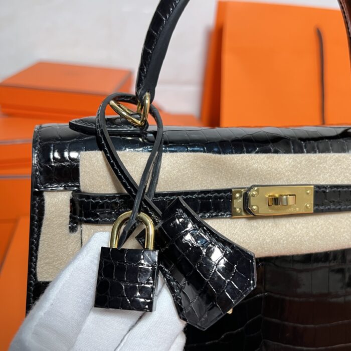 Kelly 25 Bag – Noir with Gold Hardware, 25×20×13 cm, Matte Alligator Leather from France - Image 12