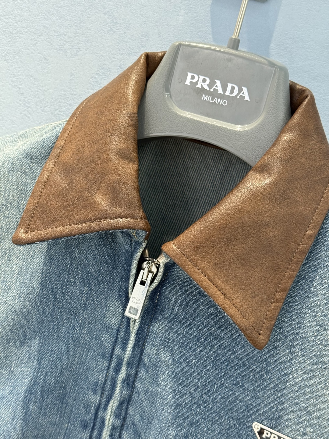 wsxc1754571756339_5 Luxury Denim Cropped Jacket with Signature Triangle Detail – Inspired by Italian Design - Image 2