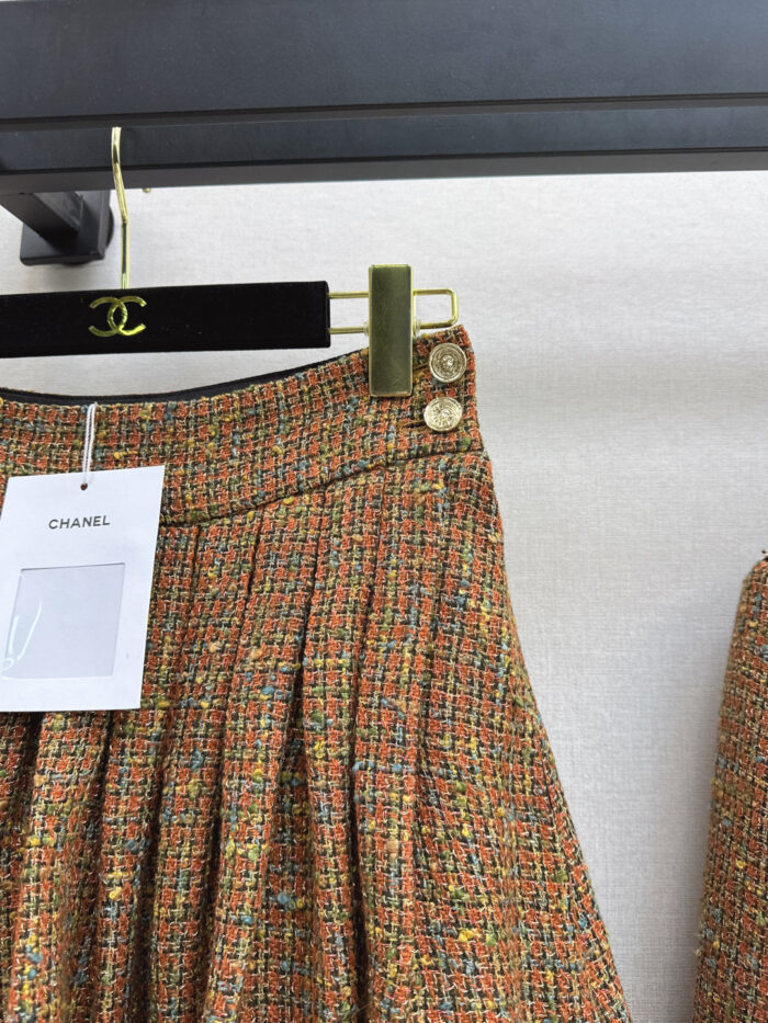 Elegant Contrast-Trim Wool Tweed Set – Blazer & Pleated Skirt | Fall/Winter Collection - Image 4