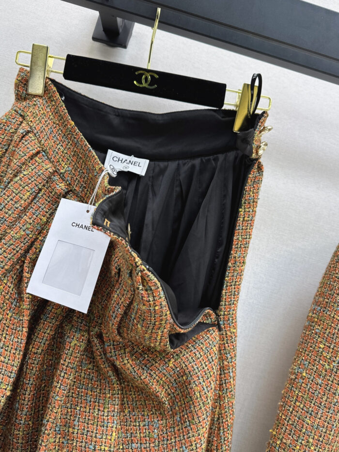 Elegant Contrast-Trim Wool Tweed Set – Blazer & Pleated Skirt | Fall/Winter Collection - Image 5