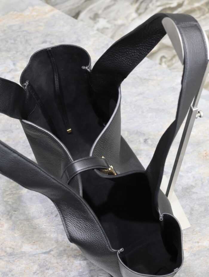 BEA Horizontal Tote Bag – Black with Aged Brass Hardware, Cassandre Closure - Image 3
