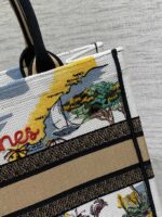 Summer Souvenir Capsule Tote Bag – Limited Edition Embroidered City Motif, Large Capacity - Image 5