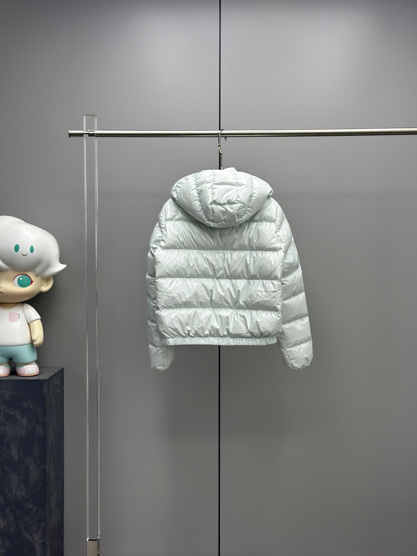 wsxc1758264275571_8 Moncler Andro Women’s Short Down Jacket with Detachable Hood – Cream White, Sakura Pink, Macaron Blue, Black | Sizes 0–3 - Image 7