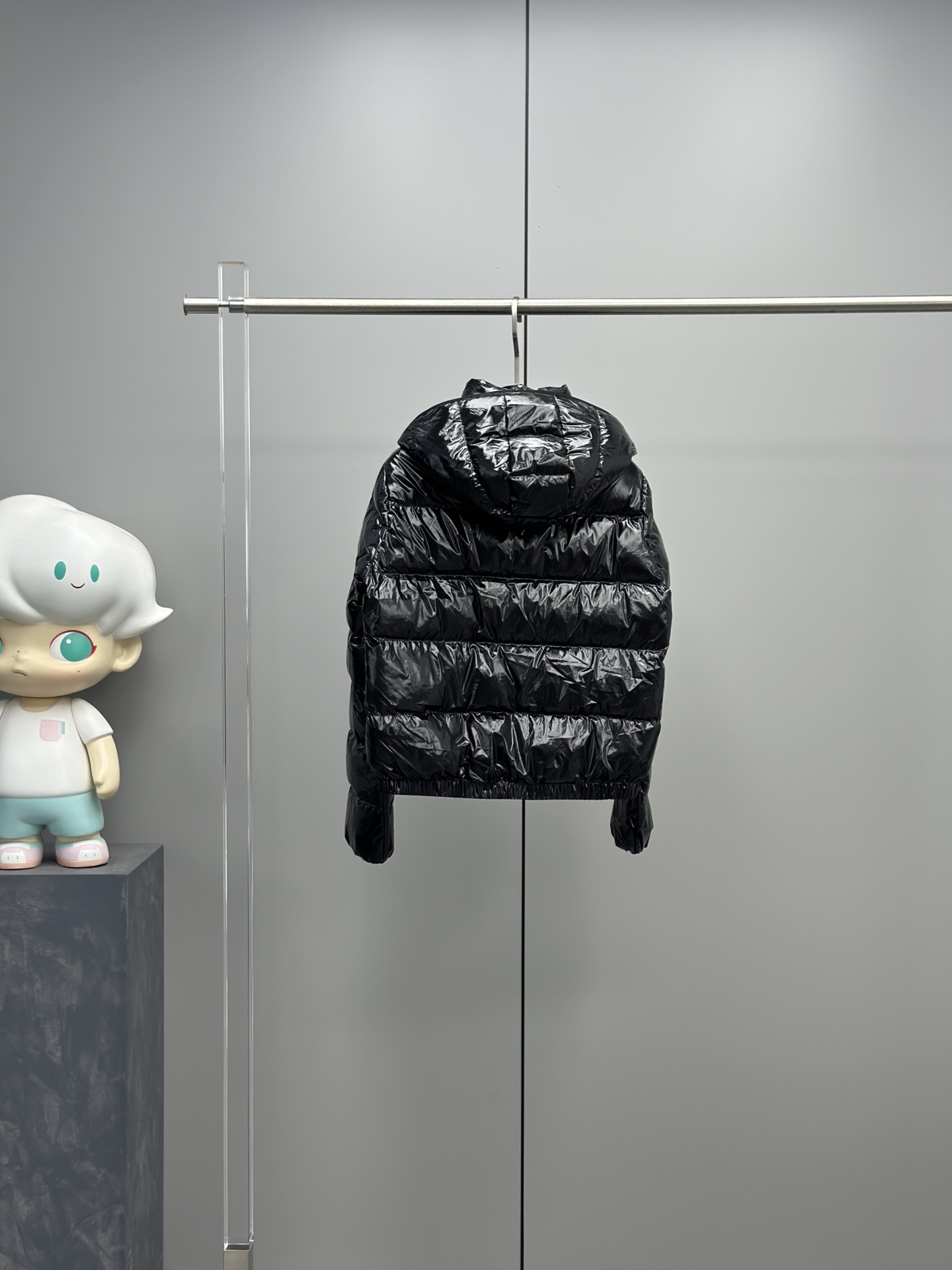 wsxc1758264277029_8 Moncler Andro Women’s Short Down Jacket with Detachable Hood – Cream White, Sakura Pink, Macaron Blue, Black | Sizes 0–3 - Image 9