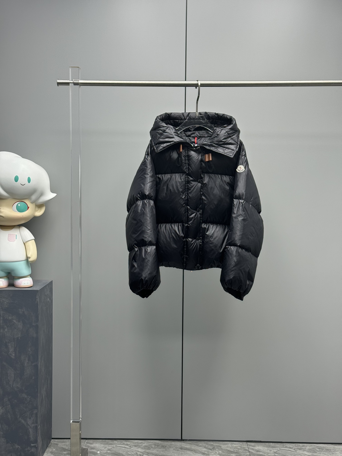 wsxc1758265103432_1 Moncler Borey Women’s Cape Down Jacket – 2024 New Hooded Short Puffer | Beige, Black | Sizes 0–2 - Image 3